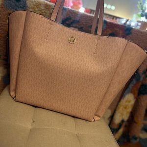 Light pink Michael Kors hand bag